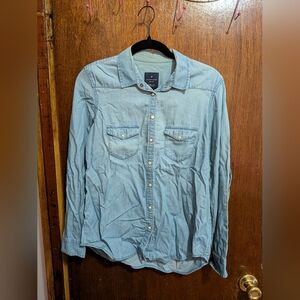 American Eagle Blue Chambray Denim Button Down Shirt Medium
